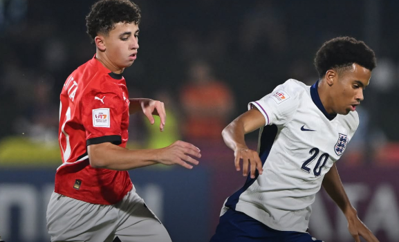 مصر تخسر أمام إنجلترا ويتخطى مجموعات مونديال الناشئين 577x350 1